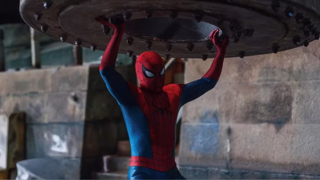 Tom Holland interpreta a Spider-Man en la película 'Spider-Man: Un nuevo día', producción de Sony Pictures Releasing que ya es la cuarta más taquillera de la historia.