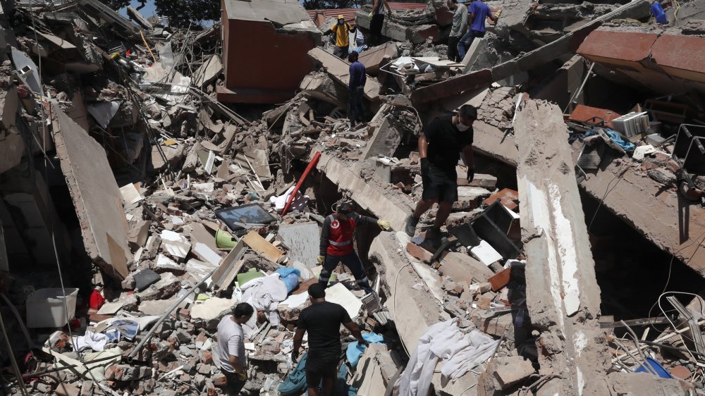 Terremoto de magnitud 7,4 en Colombia: epicentro en San José del Palmar (Chocó), 111 muertos, 87 heridos y edificios colapsados en Cali y Pereira.