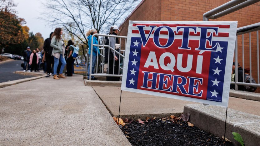 Fachada del edificio de la Corte Suprema de Estados Unidos durante el fallo sobre el voto por correo