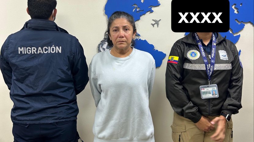 Fotografía de la exjueza Gina Zambrano durante su traslado tras la deportación a Ecuador