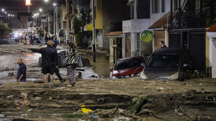 Oleaje e incremento de la temperatura marina por el fenomeno de El Nino en la costa peruana
