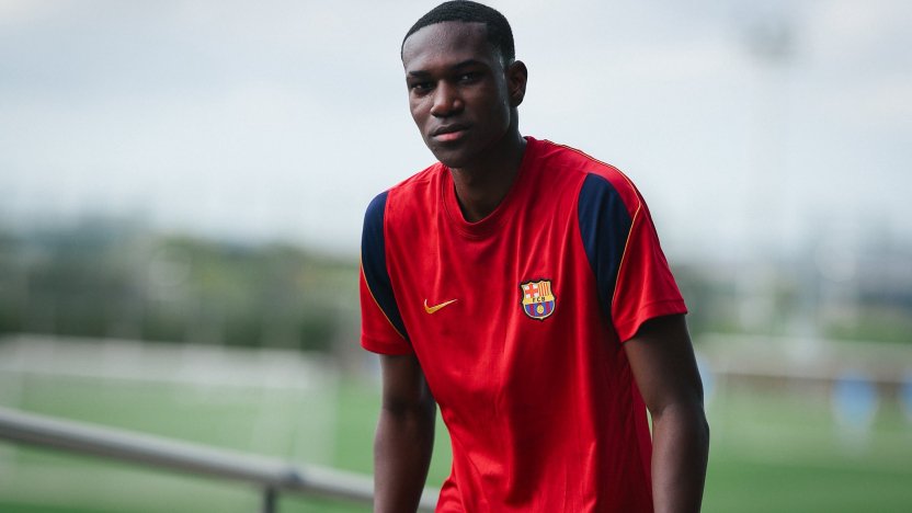 El futbolista ecuatoriano entrenando en las instalaciones deportivas tras la llegada de Josué Caicedo en el FC Barcelona B.