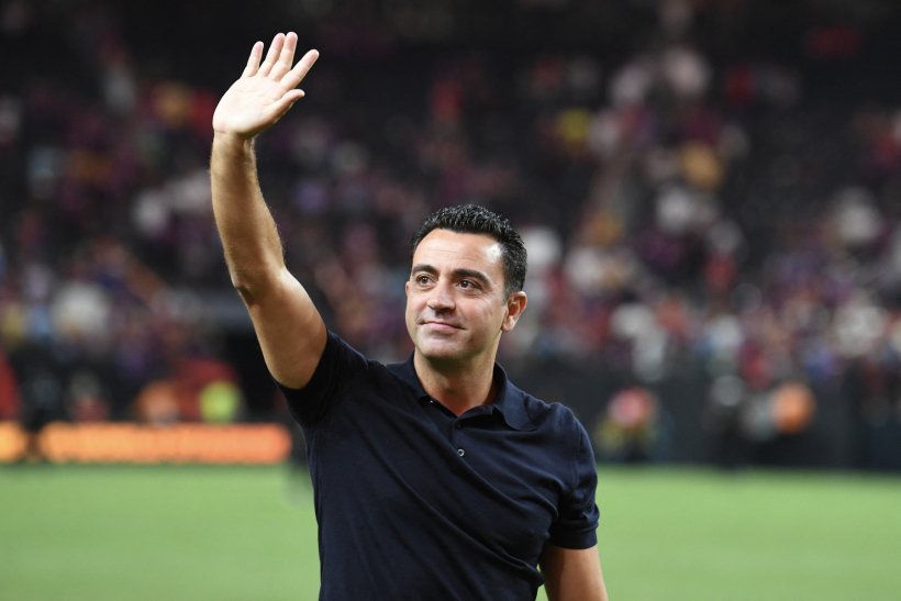 El entrenador español dirigiendo una sesión táctica tras confirmarse la llegada de Xavi Hernández en Países Bajos.