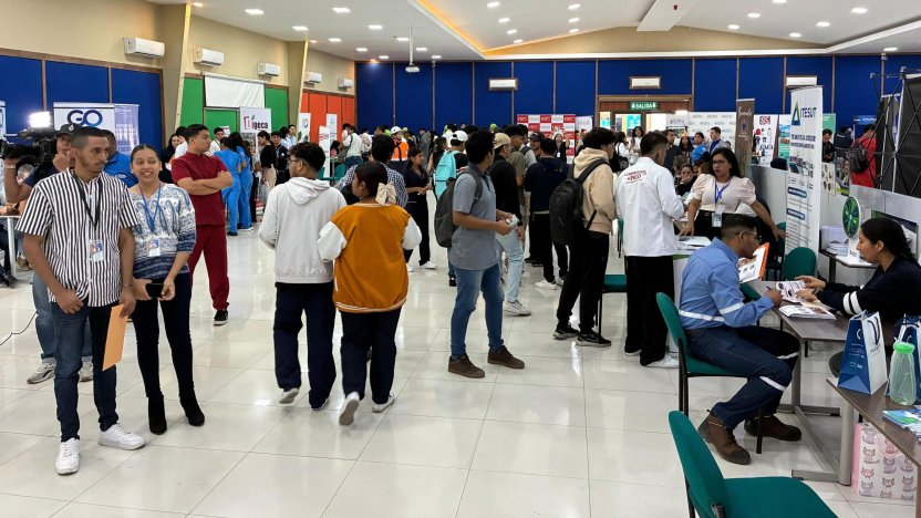 Postulantes acuden a la Feria Encuentra Empleo con 3.000 vacantes en Guayaquil en el ITB