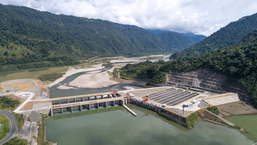 Vista panorámica de la infraestructura hidroeléctrica ante la noticia de que PowerChina operará la central Coca Codo