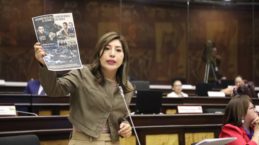 Asambleístas debatiendo en el Pleno el proyecto de Ley Antimafias impulsado por la bancada oficialista