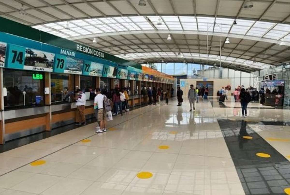 Tabla con los nuevos precios de pasajes desde Quito para el feriado de agosto 2026, aprobados por la Agencia Nacional de Tránsito