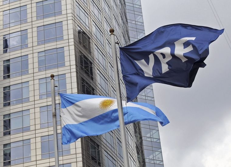 Instalaciones de la distribuidora de gas tras concretarse la venta de YPF en Metrogas.