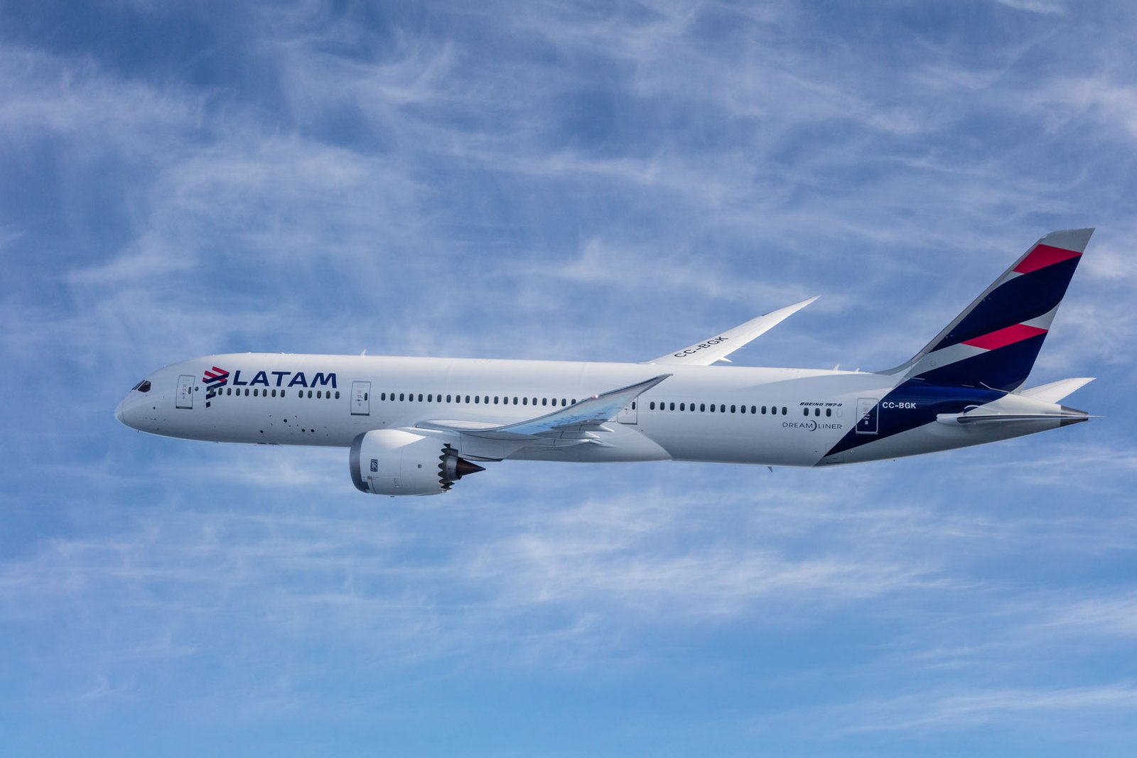 LATAM Airlines Group anuncia resultados del segundo trimestre 2026 con utilidades de US$125 millones y crecimiento de rutas y flota.