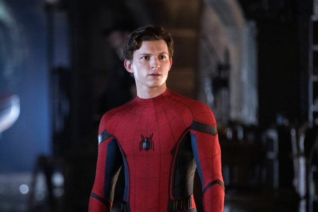 Tom Holland en la alfombra roja celebrando las ganancias de Tom Holland por el éxito de Spider-Man: Brand New Day.