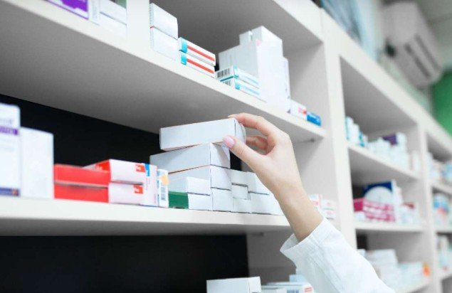 Funcionario del Ministerio de Salud informa sobre desabastecimiento del 40% de medicamentos y nuevas medidas de abastecimiento con importaciones desde la India