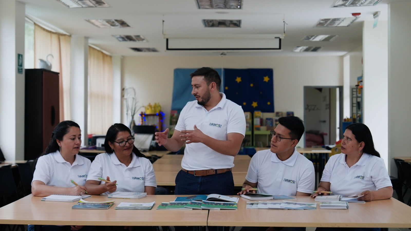 Docentes en el aula donde **VAMOS en Acción: convocatoria nacional reconoce las prácticas que transforman la educación técnica agropecuaria en Ecuado