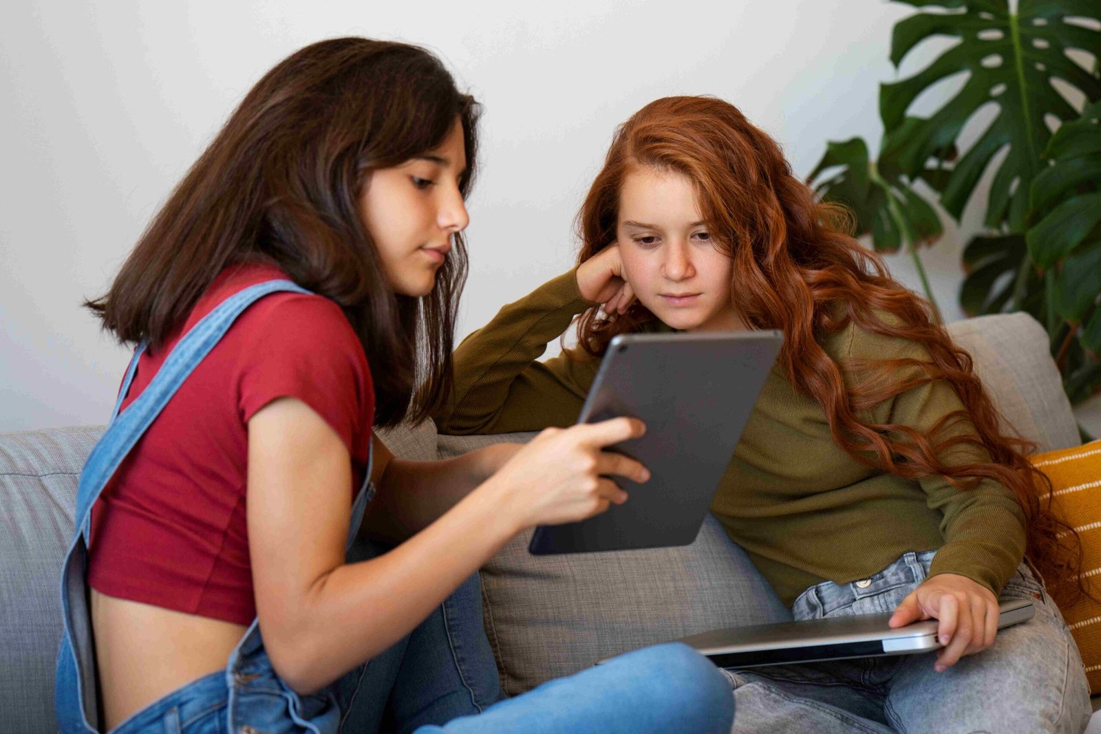 Identidad digital en la Generación Alpha: así moldean las redes su feminismo