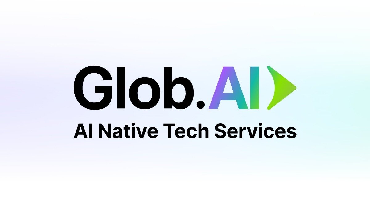 Presentacion de plataforma digital en un escenario donde Globant presenta Glob.AI