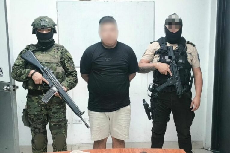 Militares del Ejército ecuatoriano tras la operación en la que capturan a alias Samir en Daule.