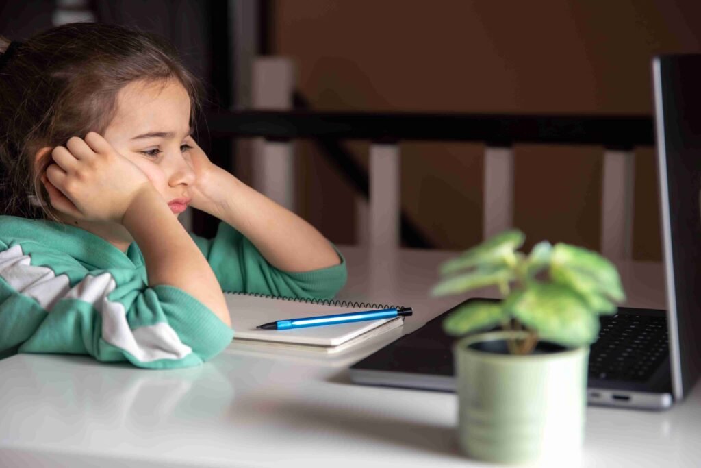 dependencia de la IA, inteligencia artificial y educación, AIlessphobia, riesgo de dependencia tecnológica, uso de IA en escuelas, autonomía académica, estudio sobre IA y adolescentes, herramientas educativas, aprendizaje con IA, pensamiento crítico y tecnología