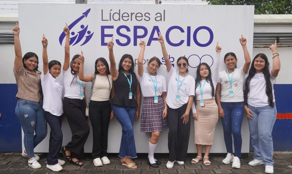 Diez niñas ecuatorianas seleccionadas para el proyecto Líderes al Espacio viajarán al Space Center Houston, iniciativa de Fundación FIDAL y SLB