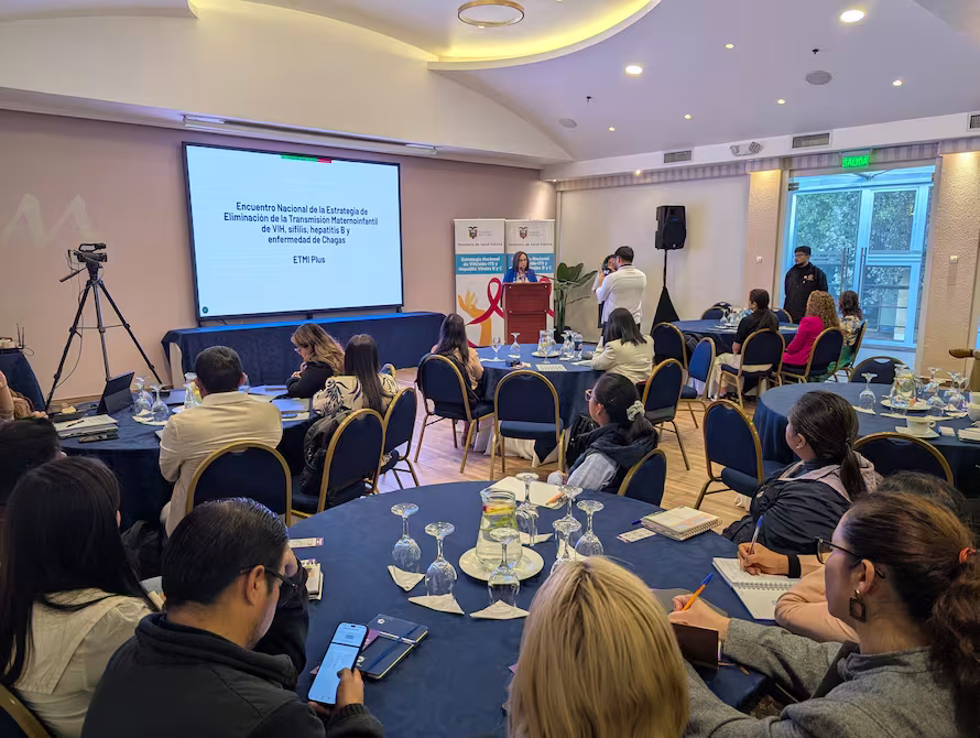 Profesionales de la salud participan en el Primer Encuentro Nacional ETMI Plus para la eliminación de enfermedades de transmisión maternoinfantil en Ecuador
