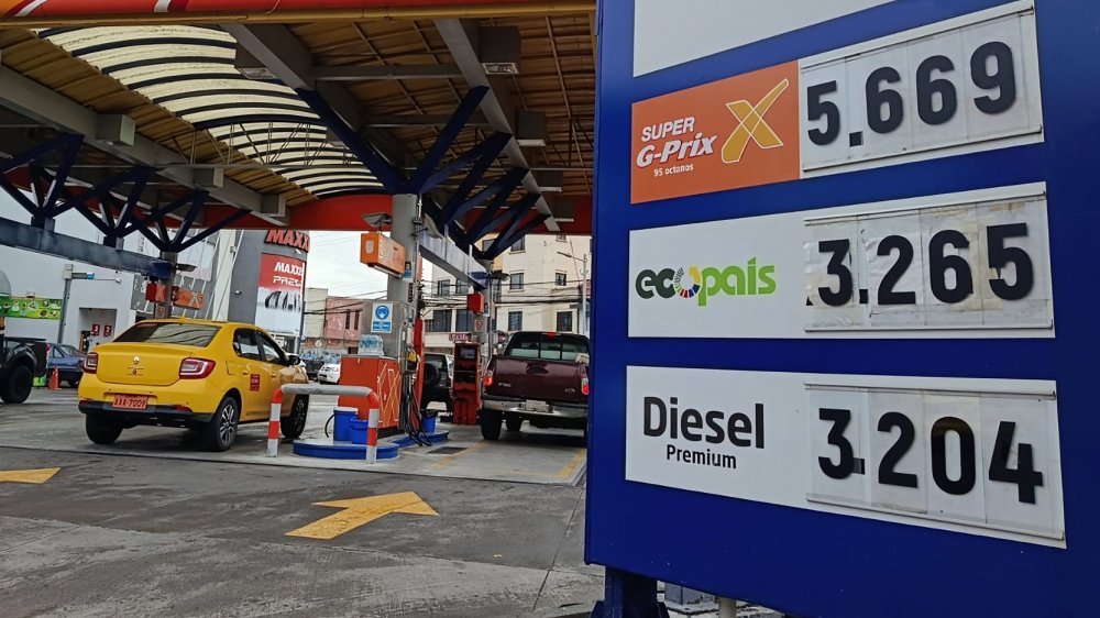 El precio de la gasolina Súper en Ecuador registrará un alza en septiembre de 2026. Conozca los nuevos valores sugeridos y las causas del incremento.