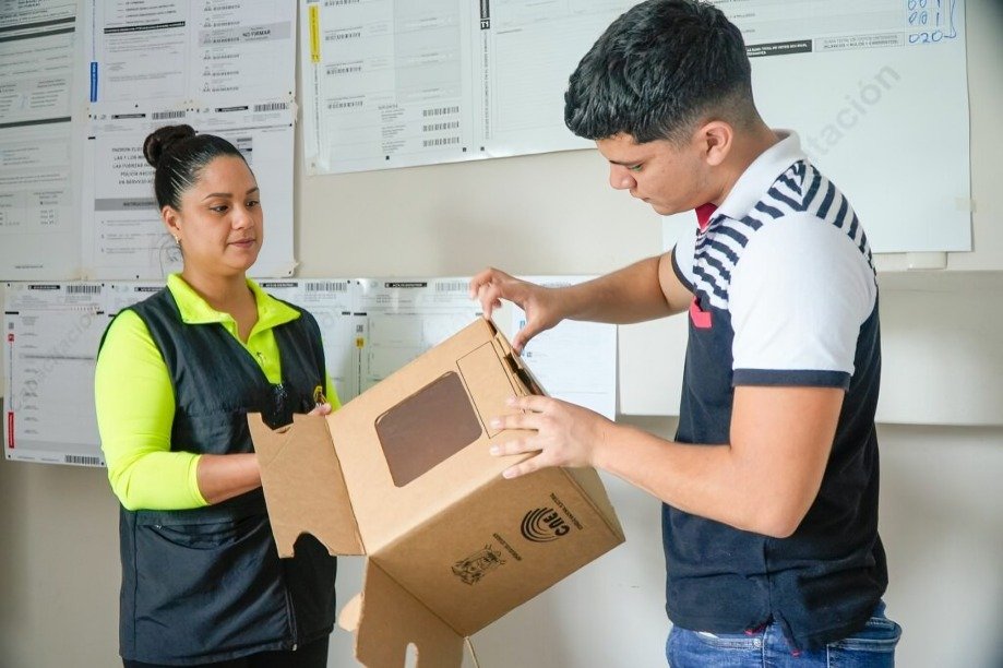 Miembros de las Juntas Receptoras del Voto