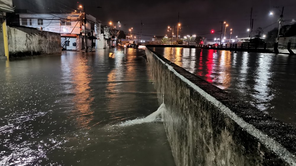 El Municipio de Guayaquil alerta que la suspensión de contratos por Sercop por USD 56 millones paraliza las obras clave ante el fenómeno de El Niño.
