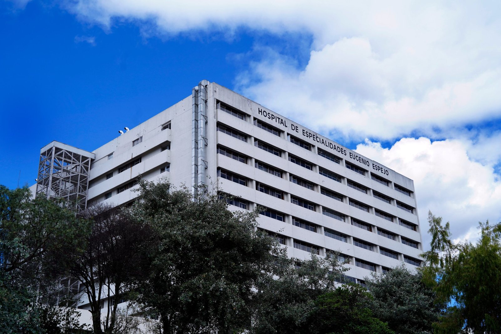 ¿Cómo funcionará el nuevo sistema que conectará a 1.700 centros de salud en Ecuador?