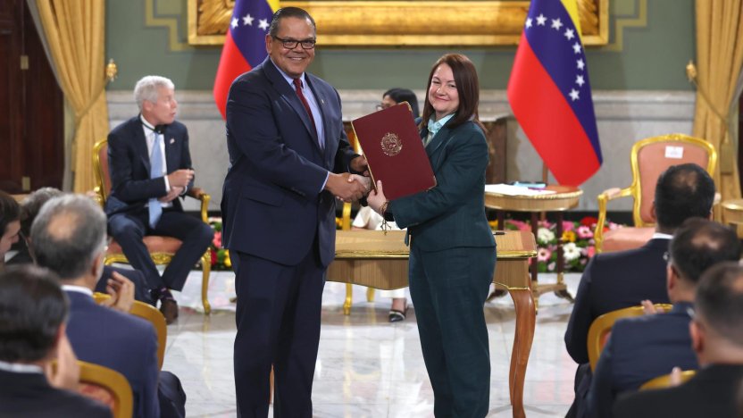 Instalaciones petroleras venezolanas operando tras los llamados a eliminar las sanciones a Venezuela.