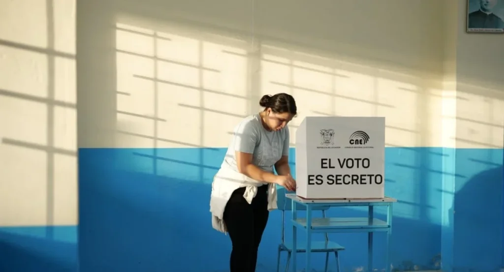 Archivo del Consejo Nacional Electoral sobre el mecanismo de conteo rápido para las elecciones seccionales 2026 en Ecuador.