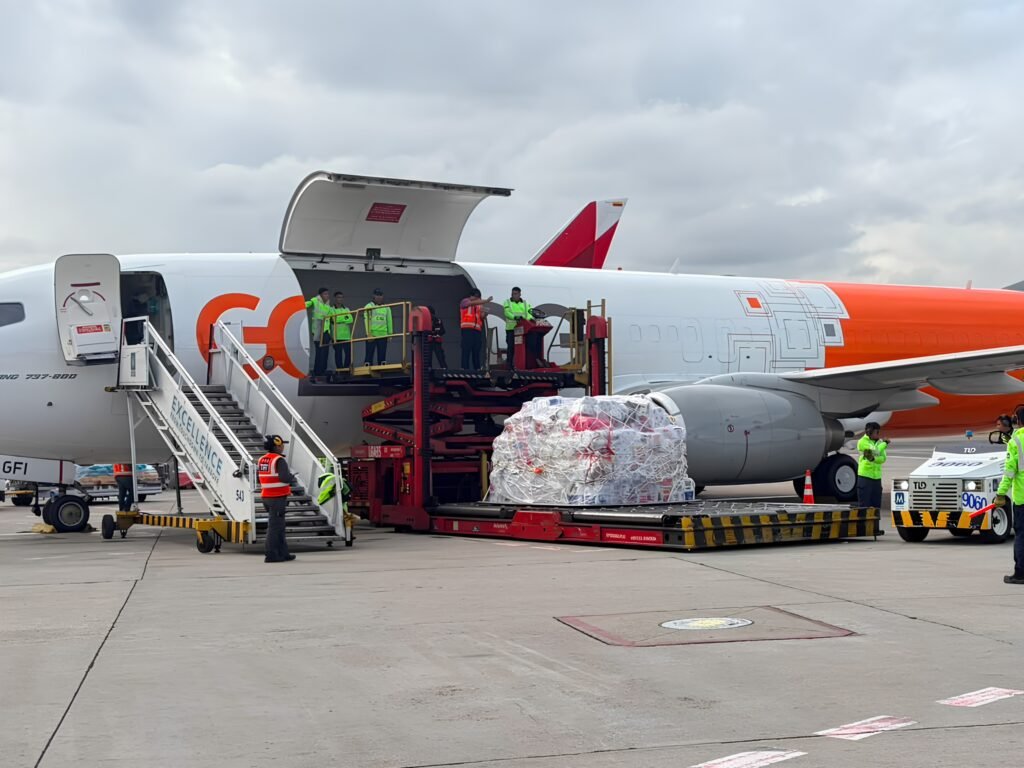 Más de 60 vuelos, alianzas internacionales y traslado de personal médico. Avianca moviliza más de 500 toneladas de ayuda humanitaria en Colombia ante la emergencia.
