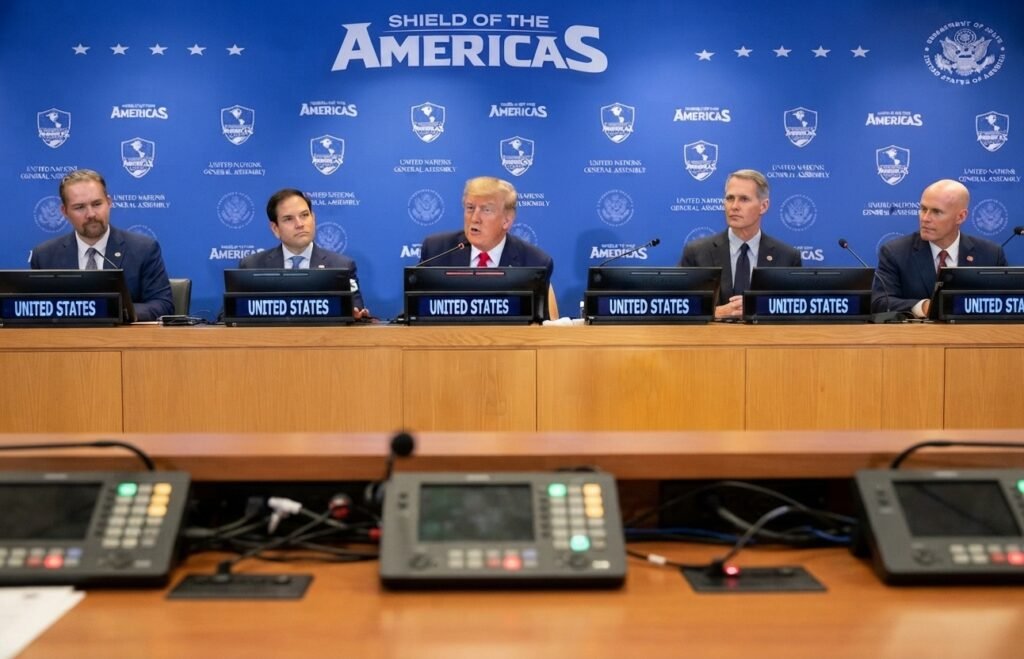 Estados Unidos revoca visas a 27 funcionarios, jueces y empresarios de Bolivia, Colombia, Ecuador y Perú por acusaciones de corrupción y narcotráfico.