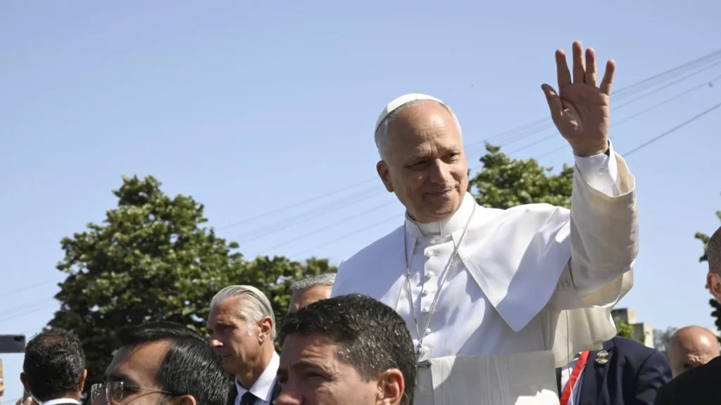 El papa León XIV durante una alocución en el Vaticano
