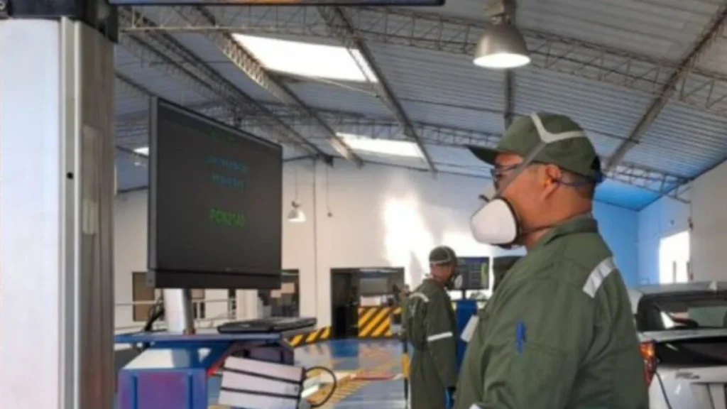 Oficina de matriculación vehicular de la AMT en Quito