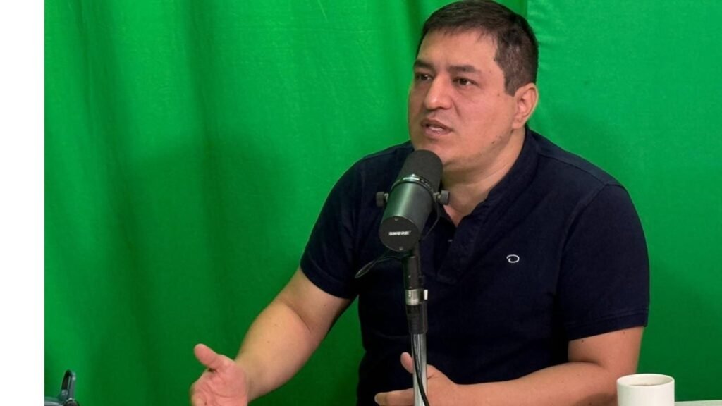 El excandidato presidencial Andrés Arauz durante una rueda de prensa de fiscalización en Quito