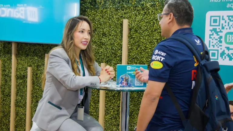 Stand de Banco Bolivariano en la Feria Habitat 2026