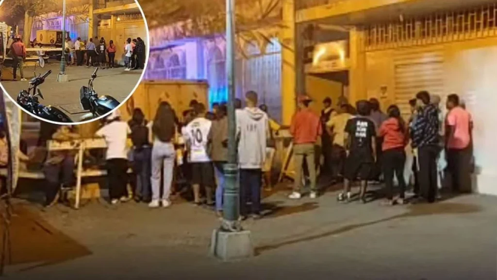 Agentes de tránsito inspeccionando el lugar del siniestro vial en la vía Babahoyo Montalvo