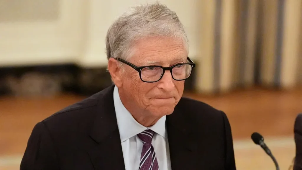Bill Gates durante una presentación sobre inteligencia artificial