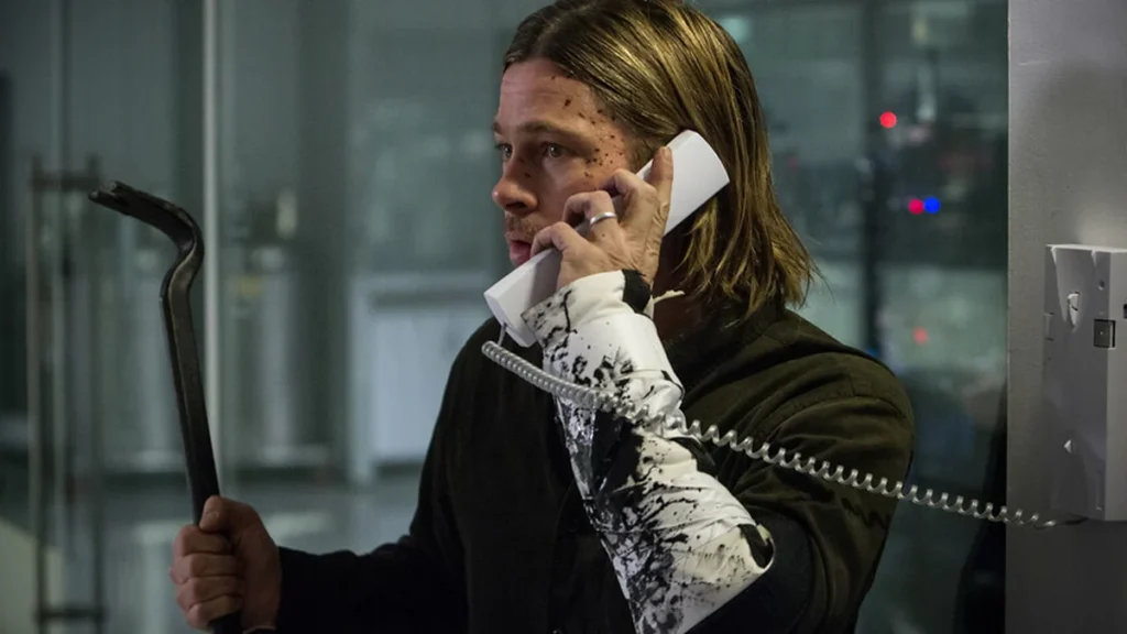 Brad Pitt en escena de acción de la película apocalíptica Guerra Mundial Z