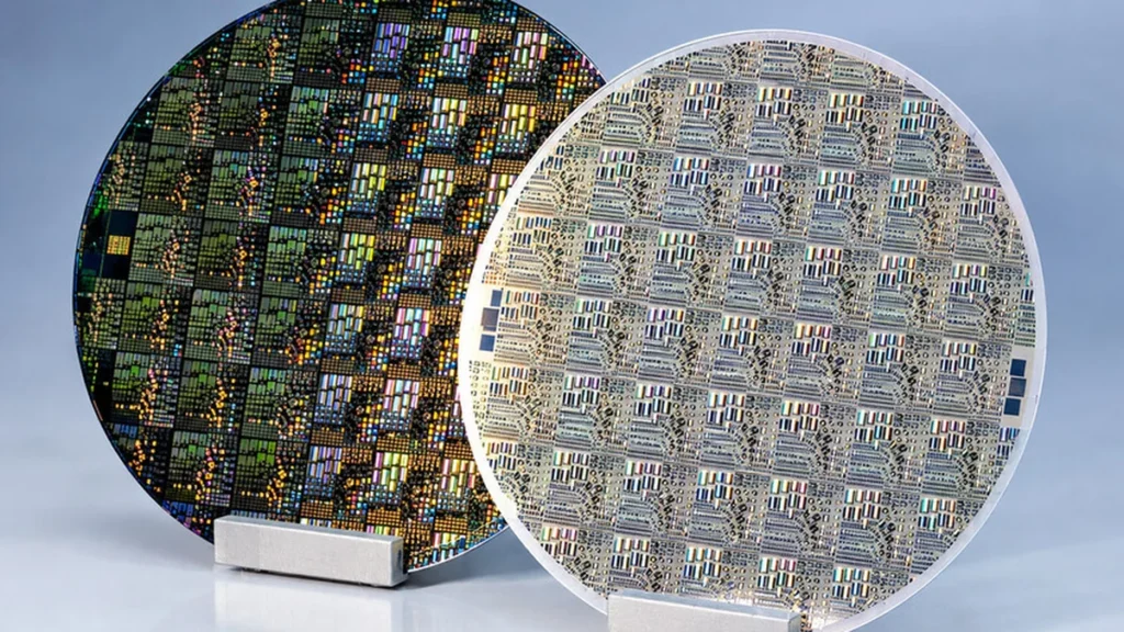 Microfotografía electrónica de la estructura cristalina de wurtzita en una oblea de semiconductores