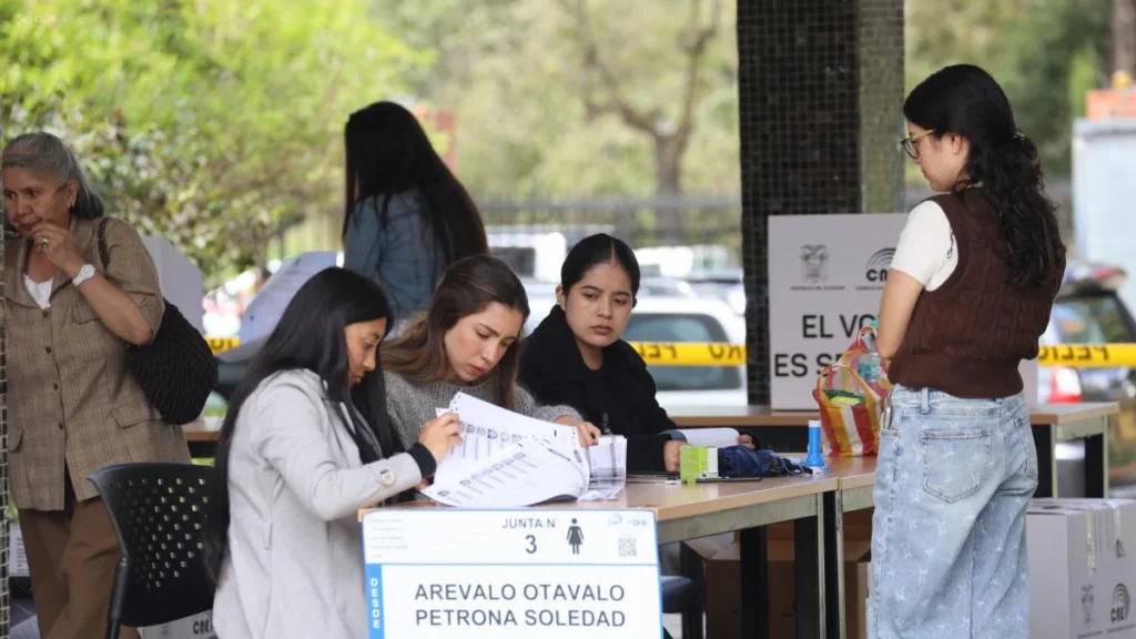 Consejo Nacional Electoral de Ecuador planificando las elecciones seccionales