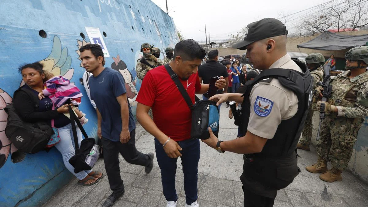 Papeleta de votación en una elección de Ecuador