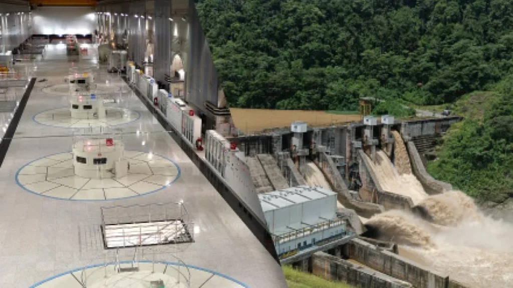 Central hidroeléctrica Coca Codo Sinclair con caudal crecido en el río Coca
