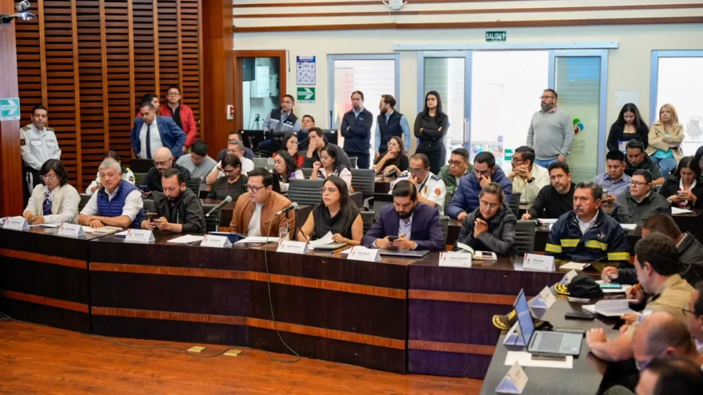 Reunión de emergencia del COE Cantonal de Cuenca presidida por autoridades municipales