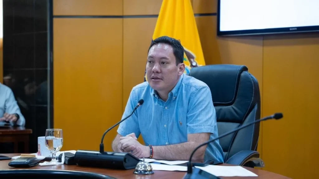 Cristian Zamora alcalde de Cuenca durante su intervención pública en el exterior