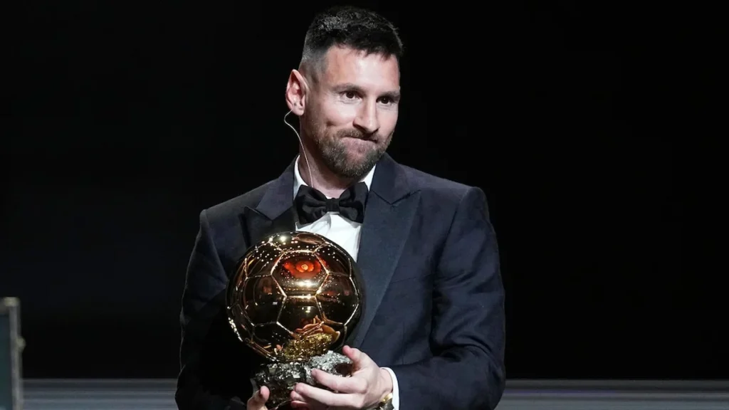 Trofeo del Balón de Oro entregado por France Football y la UEFA