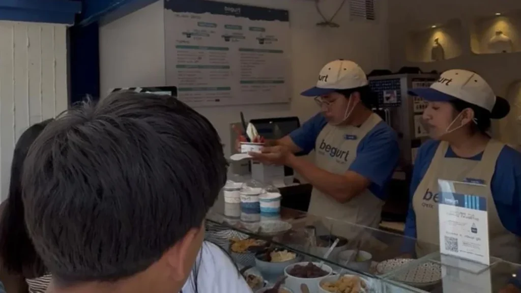 Presentación de helados artesanales y mochis en cafetería de Cumbayá en Quito