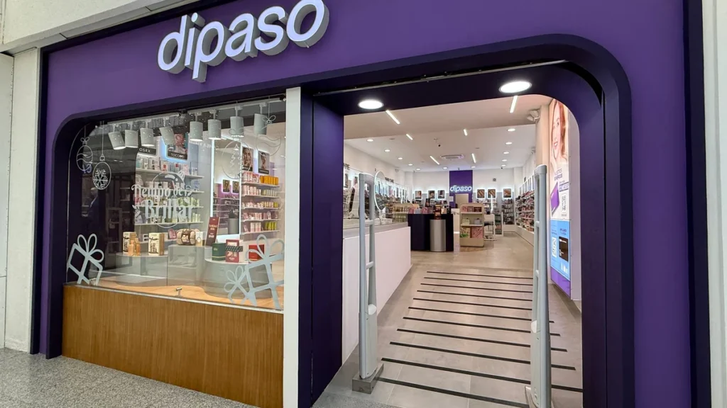 Fachada de una tienda DIPASO de productos de belleza