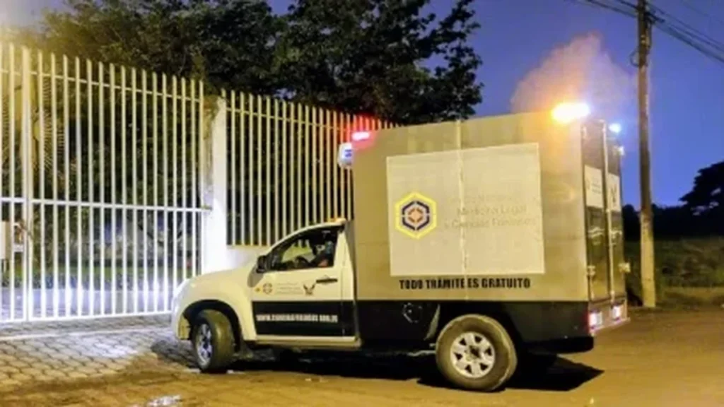 Unidades forenses acordonan la vía rural en el recinto San Francisco de Chila