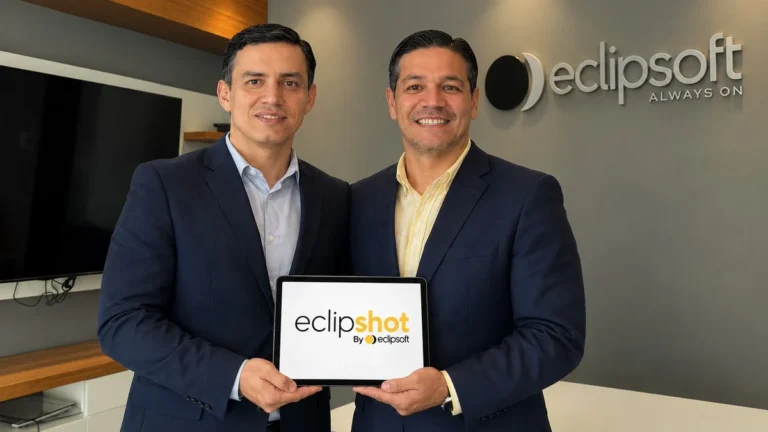 Byron Añazco y José Caballero, directivos de Eclipsoft, durante la presentación de Eclipshot