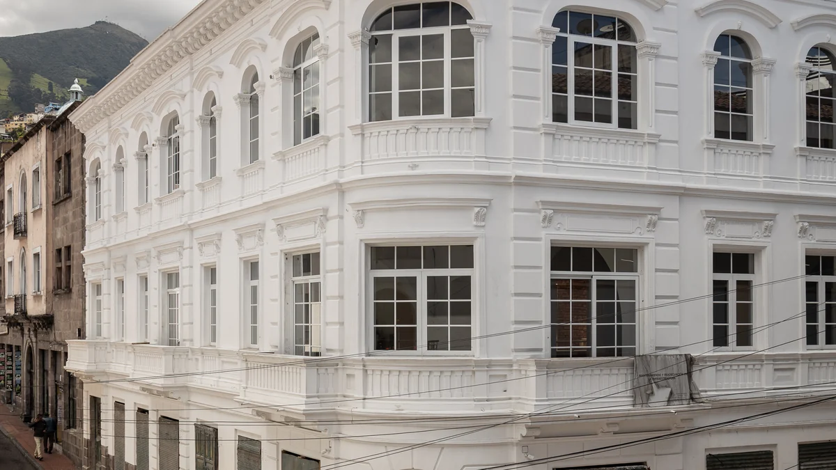 Fachada del Ecomuseo Biblioteca en el Centro Histórico de Quito