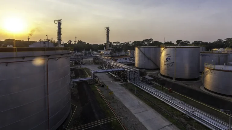 Instalaciones petroleras de Petroecuador en la Amazonía